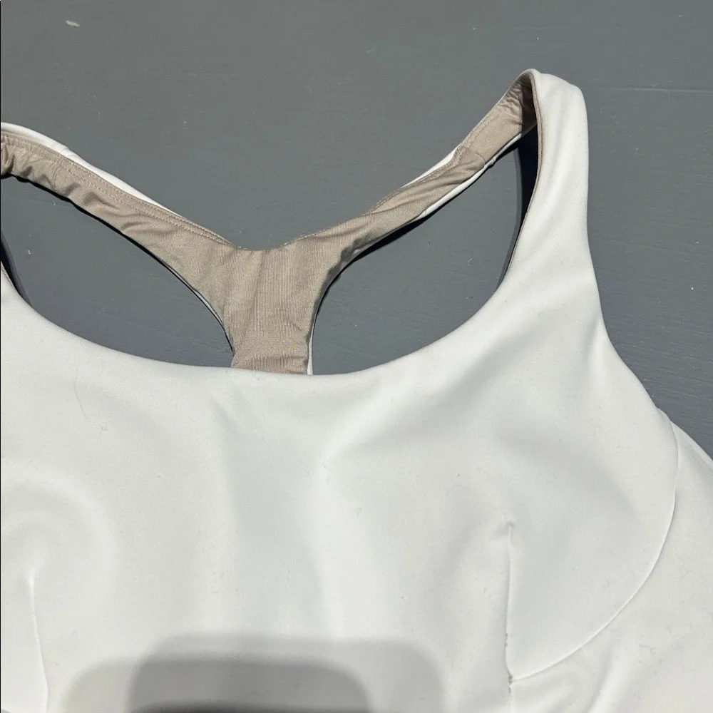 Lululemon White Wunder Train Sports Bra (Medium Support) (C-D Cup) Size 8 - Picture 3 of 5
